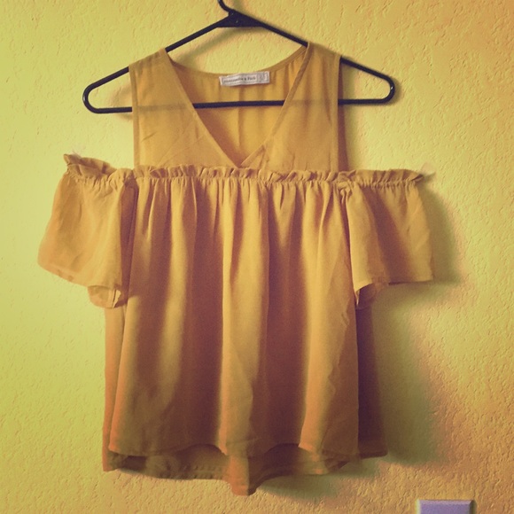 Yellow off the shoulder Abercrombie shirt - Picture 1 of 4